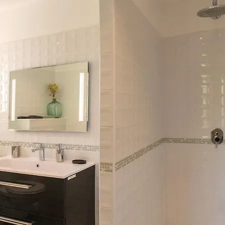 Odette Avec Piscine Brando