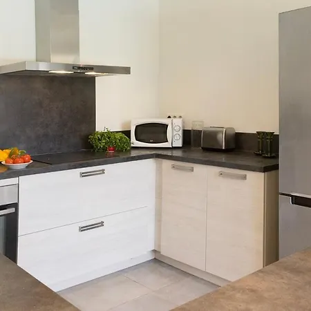 Odette Avec Piscine Brando